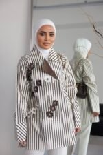 ⁦قميص مخطط⁩ - الصورة ⁦2⁩