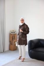 ⁦قميص بني⁩ - الصورة ⁦7⁩