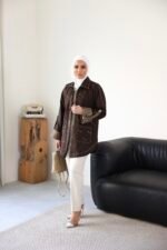 ⁦بليزر جينز بُني⁩ - الصورة ⁦3⁩